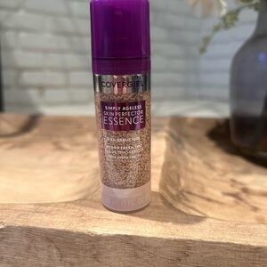 Covergirl Simply Ageless Skin Perfector Essence - Fair